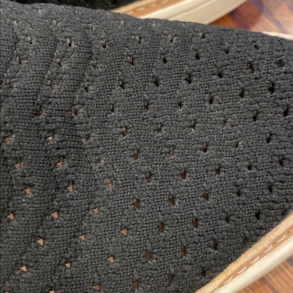 UGG sz 7.5 pull on black tan white woven sneakers flats - Picture 5 of 10